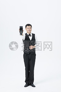 男服务员刷卡服务