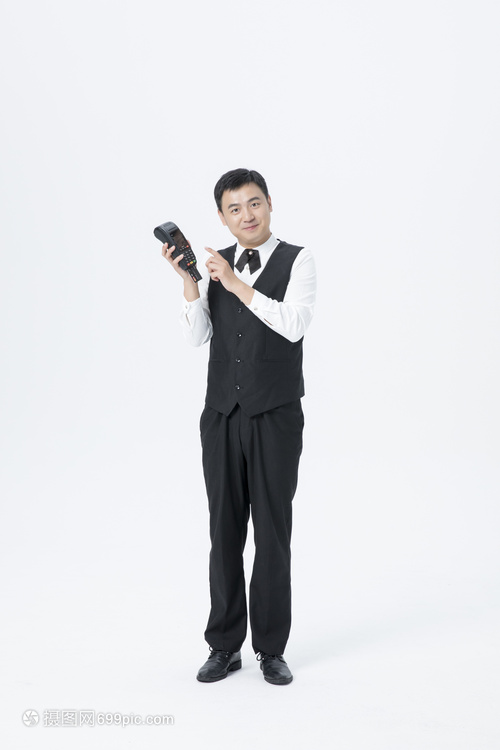 男服务员刷卡服务